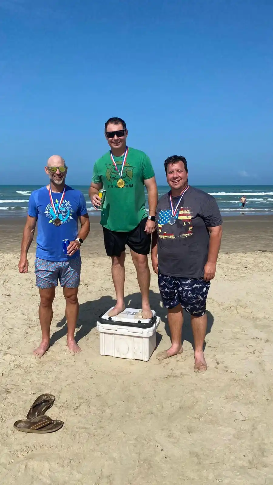 Forum champions on the beach